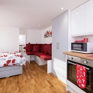 Apartment Host & - Wilson, Brighton